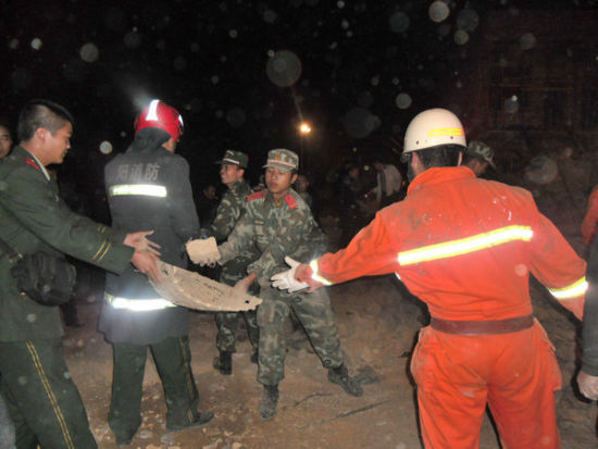 湖南省新邵县2011年11月14日晚发生一起房屋垮塌致人伤亡事件，已经确认有10人死亡。