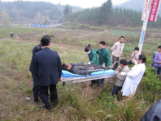 伤者被送往新田县中医院(照片由当事人家属提供)