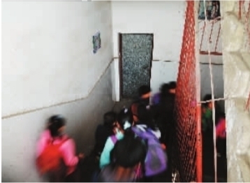 中方县中方镇中心小学，唐敏的宿舍就是案发现场。 记者 童迪 摄