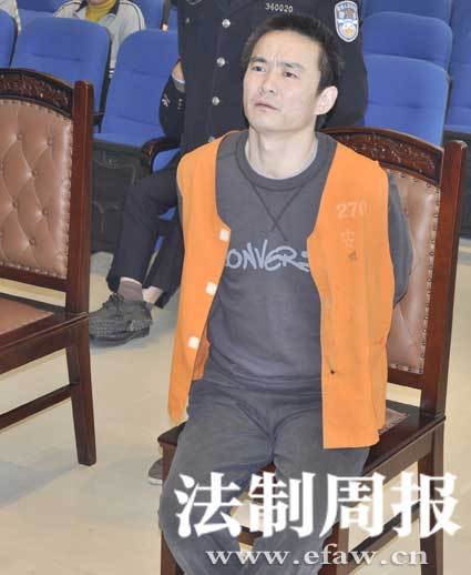 刘宏在法庭上受审。通讯员黄锋图