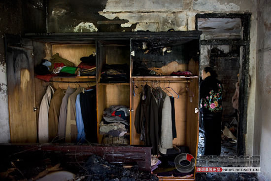 2月3日晚，长沙城南东路桂花二村一民房发生煤气爆炸，房屋内火烧过后的情景。
