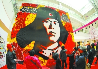  3月5日，“世界最大涂鸦版雷锋头像”在长沙亮相。本报记者 徐行 摄