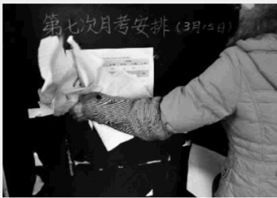3月16日，长沙市芙蓉高考补习学校，学生吴林（化名）的名字仍在学校的考试安排表上。