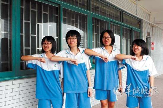 得知成绩后，吴彦琦、黄语嘉、刘楚欣、赵童(从左至右)开心留影