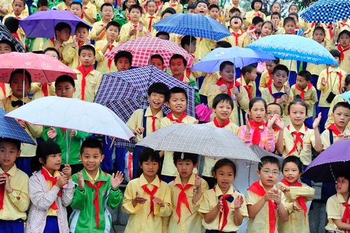 　省青少年活动中心，参加“六一”儿童节活动的少年们。(资料照片)本报记者 郭立亮 摄