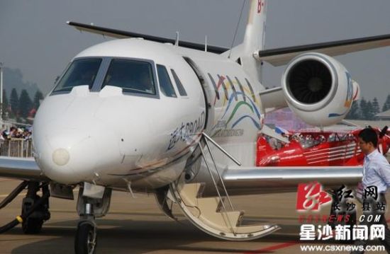 　长沙通联航空技术有限公司引进中国第一架公务机——远大空调公司的B-7027。资料图片