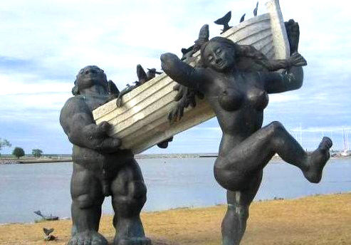 这是“亚当”和“夏娃”扛着“诺亚方舟”么？