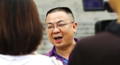 8月21日，庭审结束后，廖红波在法院外接受记者采访。图/记者刘有志