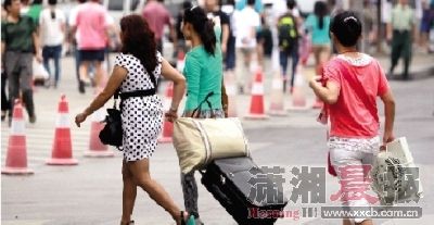 9月12日，湖南师范大学新生报到，女生比男生多。图/记者殷建军