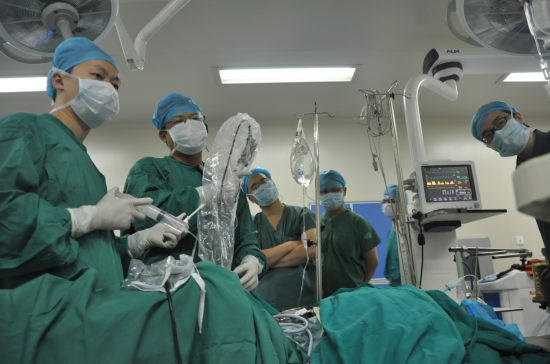 长沙中心医院首次运用双镜联合成功治疗肾结石