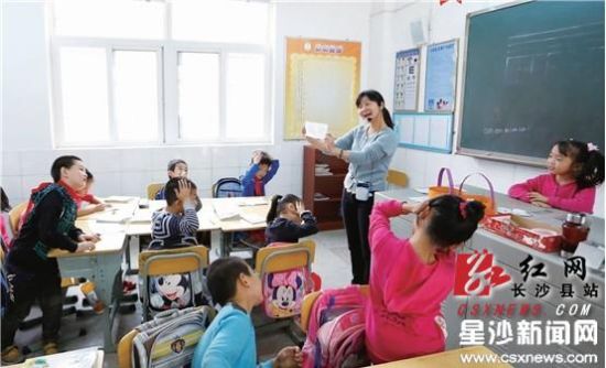 长沙县中小学试行高效课堂 一堂课老师讲10分