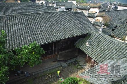 2012年11月12日，新宁一渡水镇西村坊村古民居群。刘叙杰在新宁考察的古民居已达14处。 