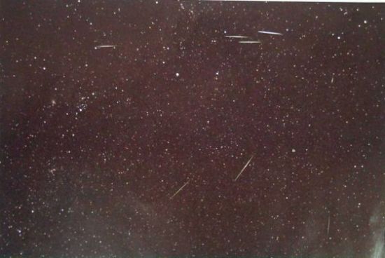 14日可见双子座流星雨 看震撼太空最美照片(图