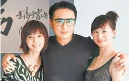 马景涛（中）拥29岁老婆吴佳妮（左）及21岁女儿马世嫒