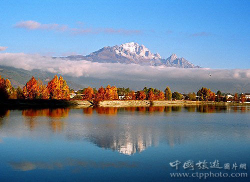 玉龙雪山是北半球离赤道最近的雪山(唐新华摄)