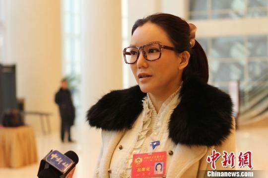 彭丹接受中新社记者专访