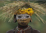 摄影师记录非洲原始部落奇异装饰