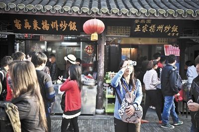 扬州东关街上，已经旅游化的风味小店