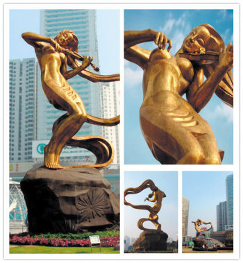 雕塑《浏阳河》（上图）的创作灵感来自于那首脍炙人口的歌谣。雕塑《抚》（左图）则表现了母爱的似水温柔。 资料图片