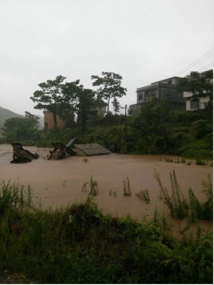 湖南蓝山突降特大暴雨 县城被淹多人被埋