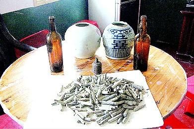 湖南一村民发现多件抗战遗物 子弹壳多达245枚