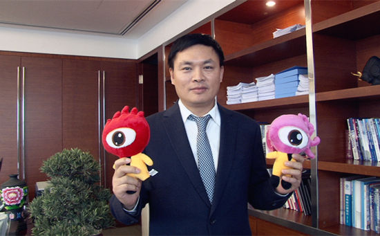 采访结束后，湖南移动副总经理李大川与小新小浪合影留念。