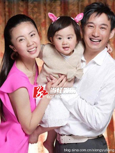 黄磊与妻子孙莉及女儿。(资料图)