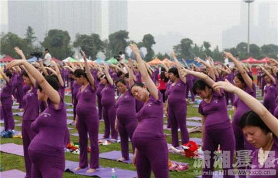 长沙505名孕妇练瑜伽 参与人数刷新吉尼斯记录