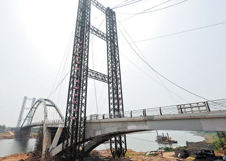 巴溪洲景观桥主体建设已经基本完工，建成后，该桥不仅是通往巴溪洲的唯一通道，还是一座景观大桥。