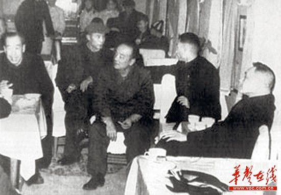 1961年邓小平在株洲视察331厂。