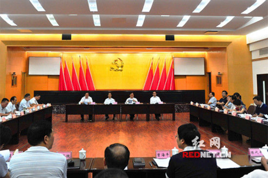 9月2日，湖南省纪委省监察厅机关召开内设室主任任职集体谈话会。