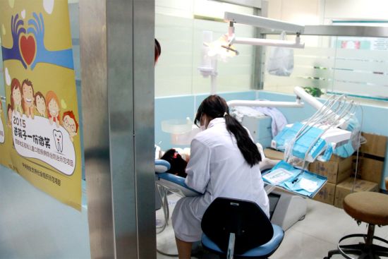 湘雅医院为孤残儿童免费提供口腔保健服务