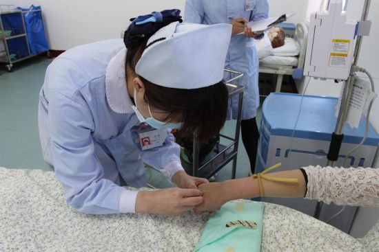 湖南省胸科医院:技能竞赛比扎针,医务人员当