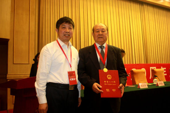 我省计划生育协会老会长董志文荣获第八届中华