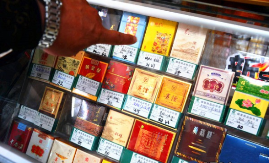香烟涨价:衡阳老烟民习惯难改认为该抽还是得