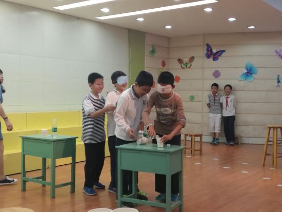眼日,湖南省人民医院专家走进校园宣传爱眼知识